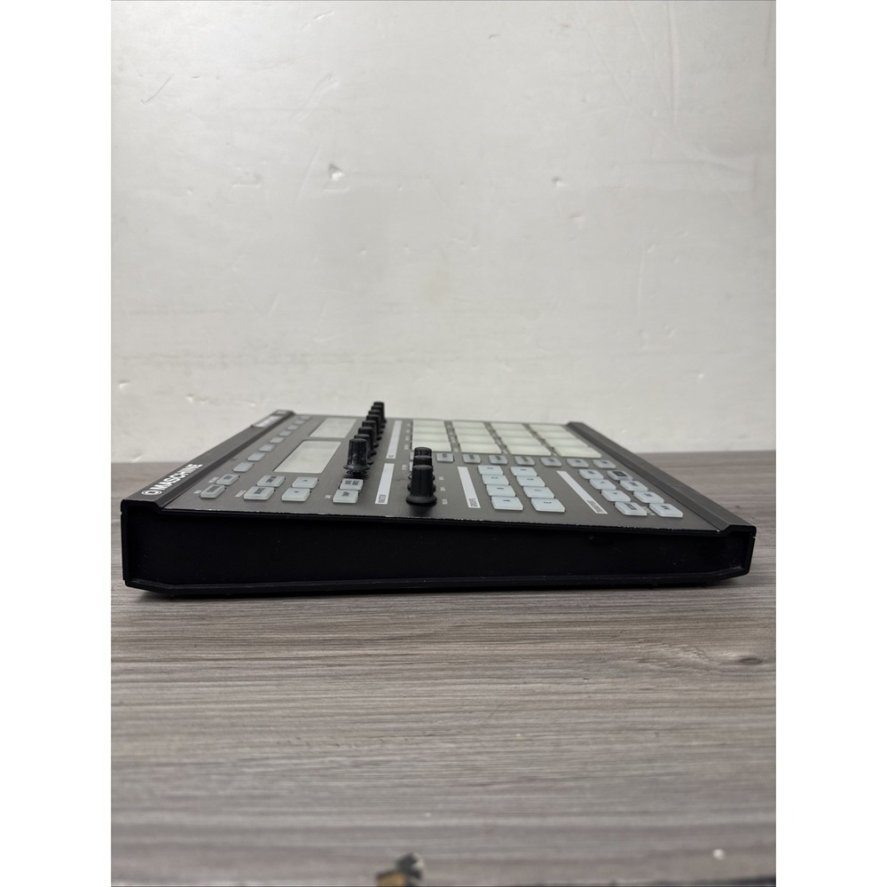 Native Instruments NI Maschine Controller MK1 - Picture 9 of 12